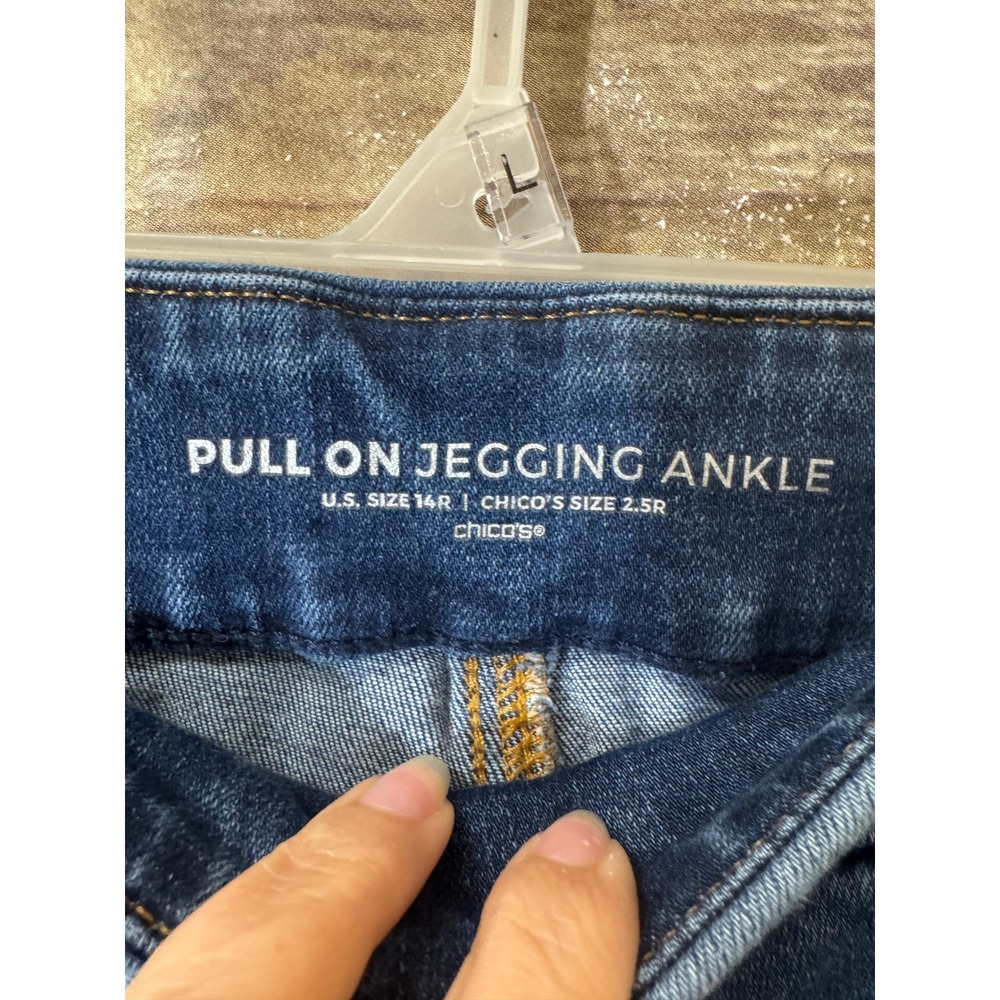 Chicos Pull On Jegging Ankle Jeans Womens Size 14 2.5 Blue Dark Wash Stretch - Picture 4 of 6